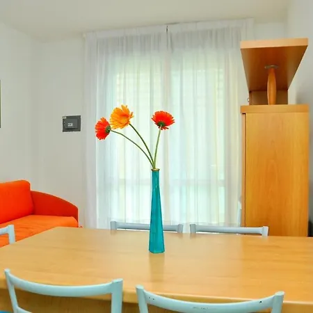 Luminous Beachside Flat - Beahost *