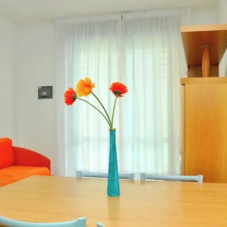 Luminous Beachside Flat-beahost Apartmán